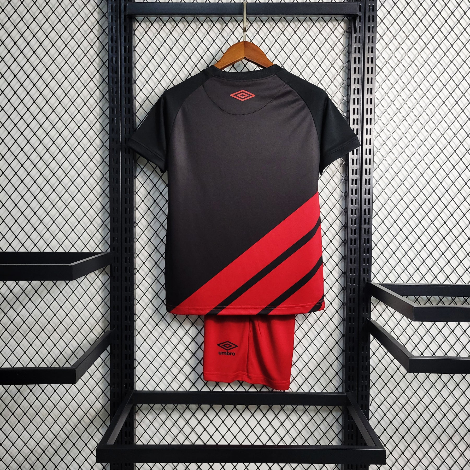 Kit Infantil Athletico Paranaense Away 2023/24 - Umbro Torcedor - Preta/Vermelha