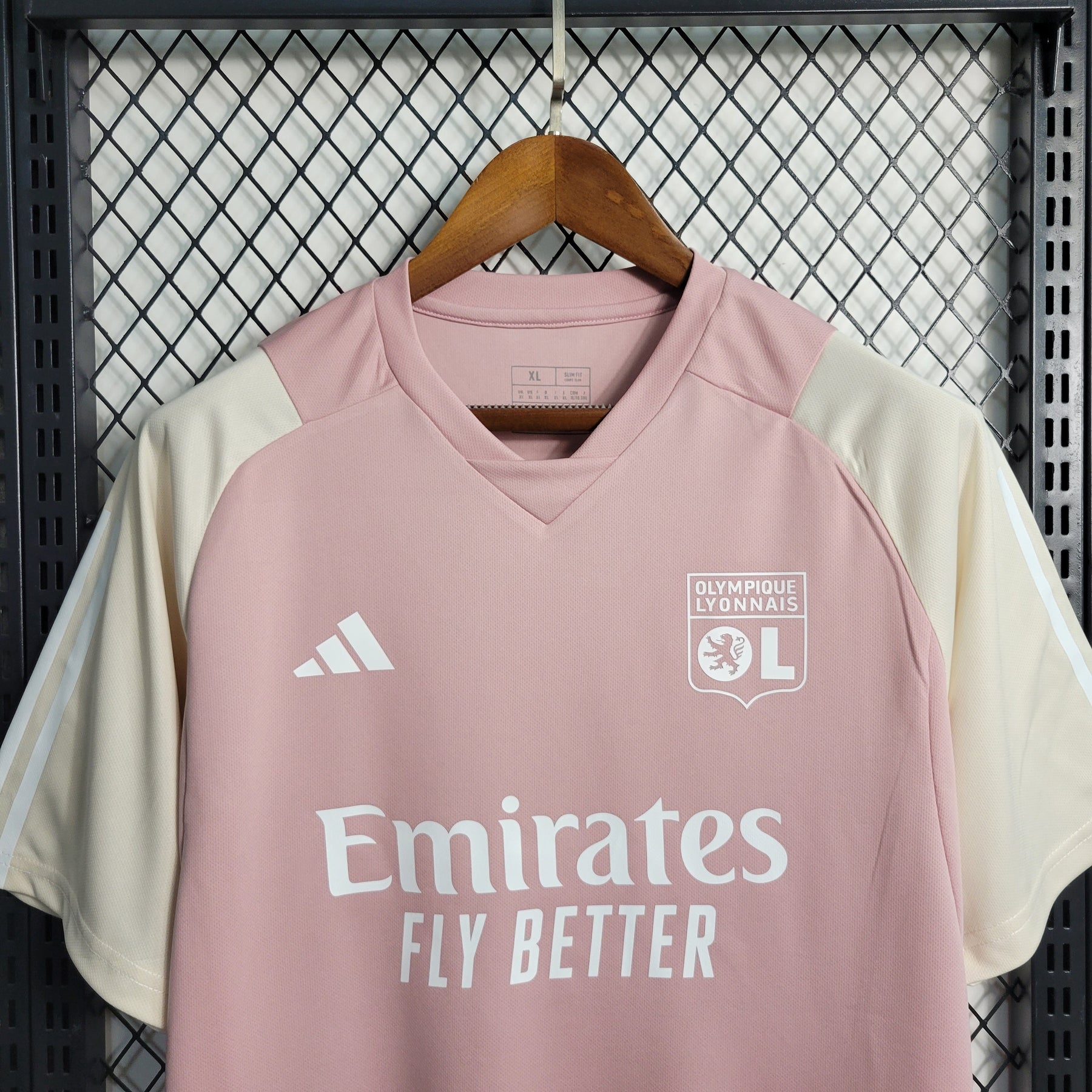 Camisa Lyon Treino 2023/24 - Adidas Torcedor Masculina - Salmão