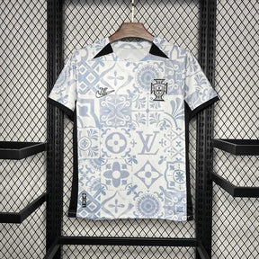 Camisa Seleção Portugal Edição Louis Vuitton 2025/26 - Puma Torcedor Masculina - Branca/Cinza