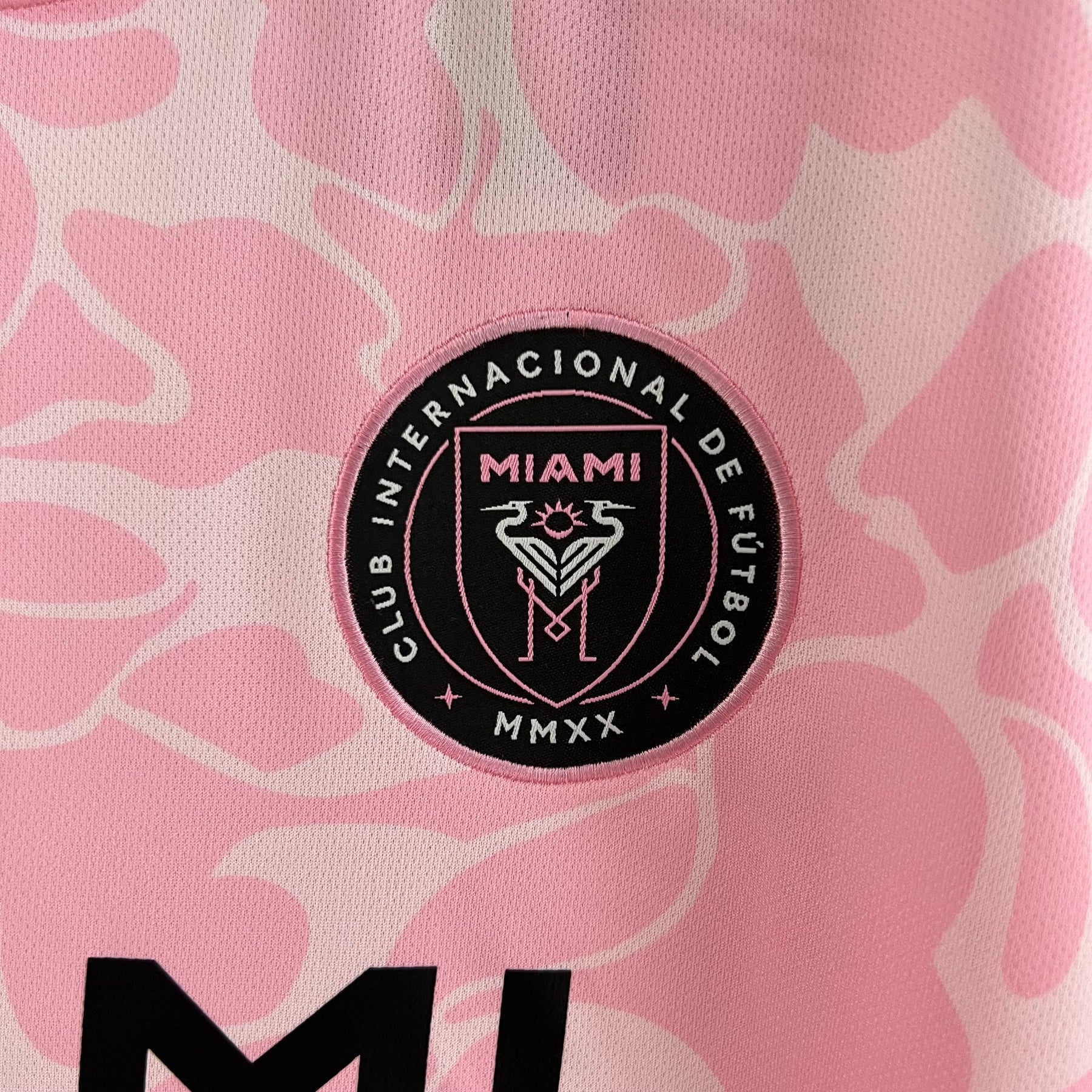 Camisa Inter Miami Edição Especial Bape 2023/24 - Bape Torcedor Masculina - Rosa/Branca