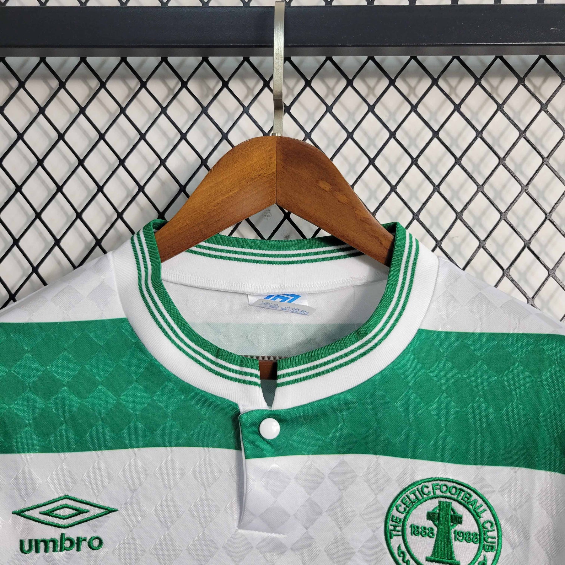 Camisa Manga Longa Celtics Home 1987/88 - Umbro Retrô Masculina - Branca/Verde