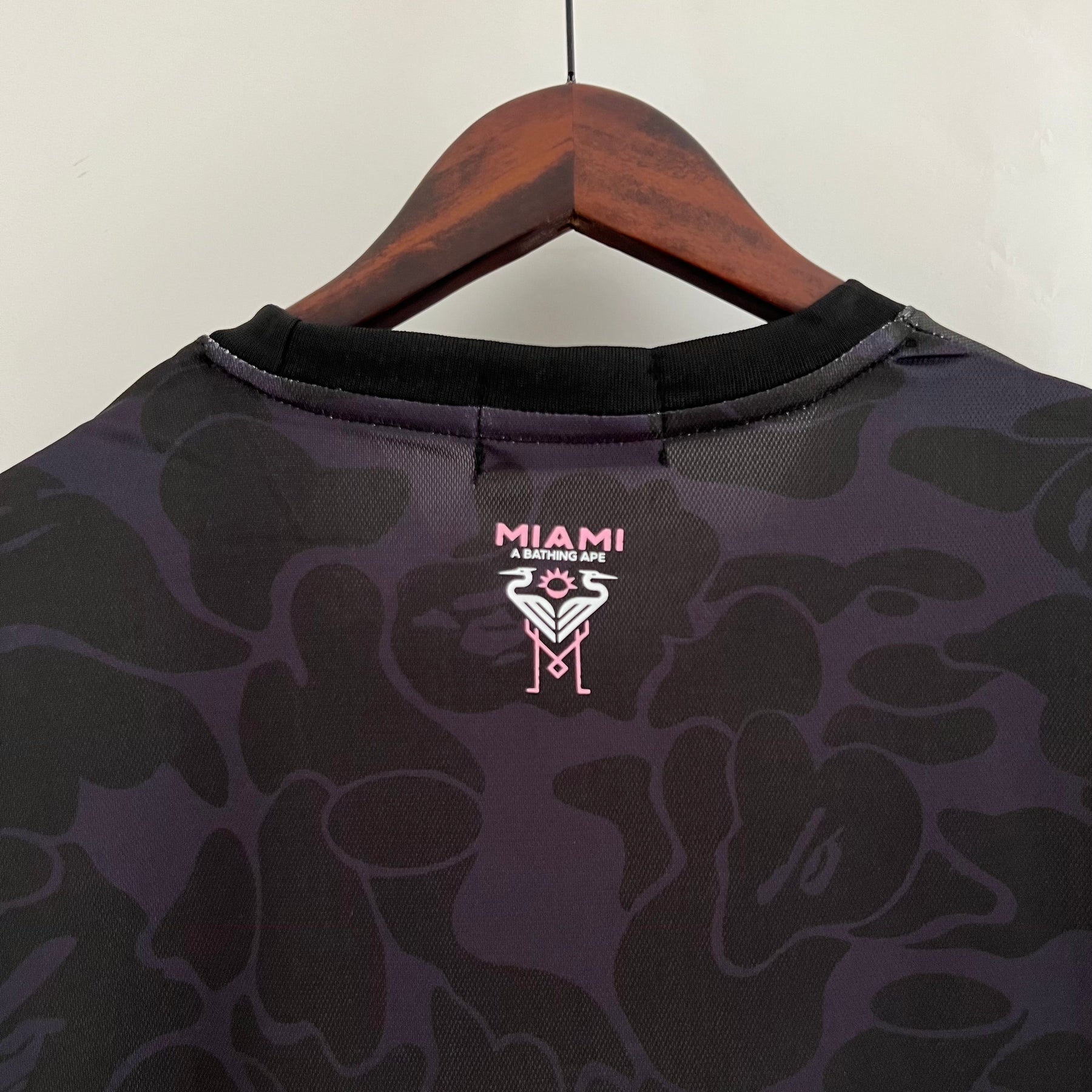 Camisa Inter Miami Edição Especial Bape 2023/24 - Bape Torcedor Masculina - Preta/Rosa