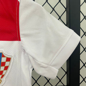 Kit Infantil Seleção Croácia Home 2024/25 - Nike Torcedor - Branca/Vermelha