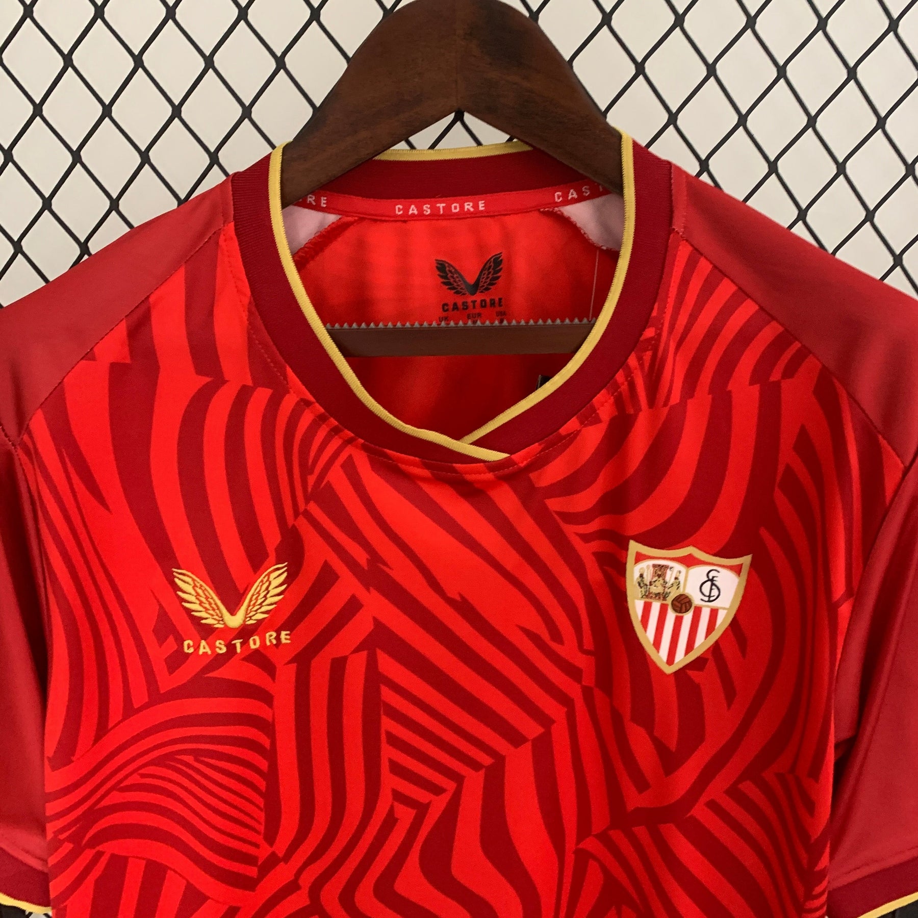 Camisa Sevilla Away 2023/24 - Castore Torcedor Masculina - Vermelha