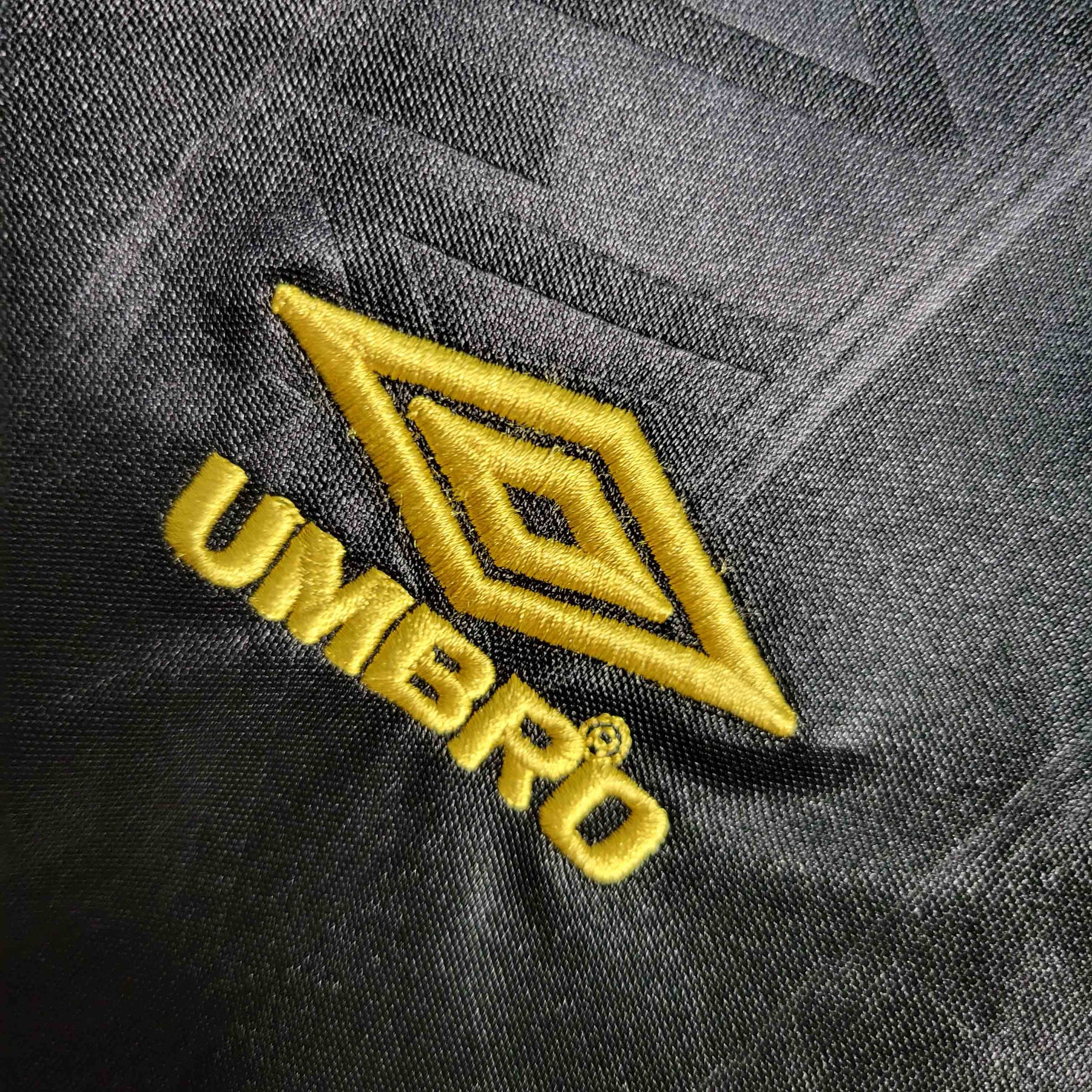 Camisa Manchester United Away 1993/94 - Umbro Retrô Masculina - Preta/Dourada