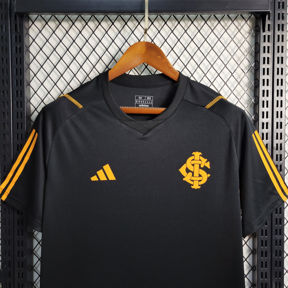 Camisa Internacional Treino 2023/24 - Adidas Torcedor Masculina - Preta/Laranja