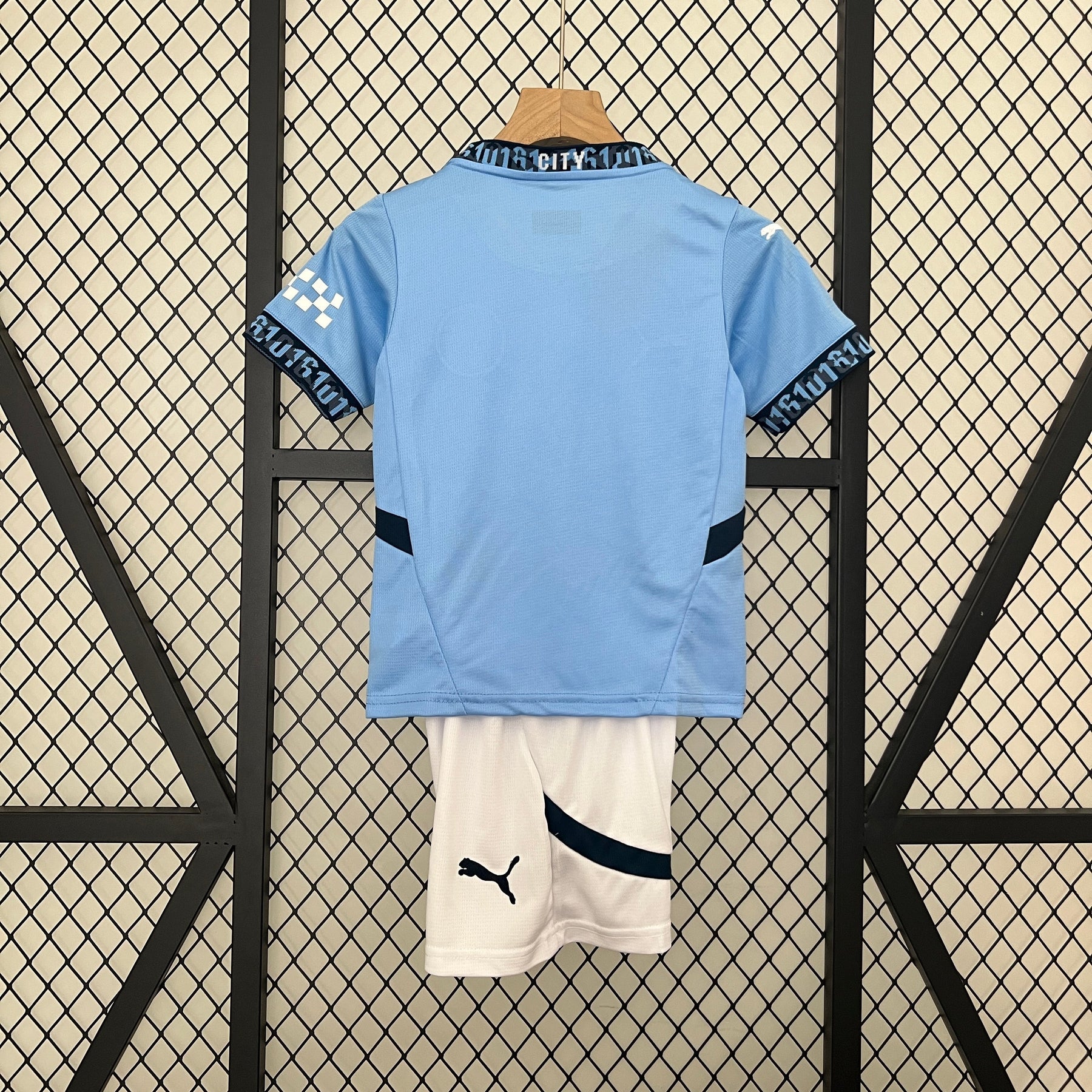 Kit Infantil Manchester City Away 2024/25 - Torcedor - Azul/Branca