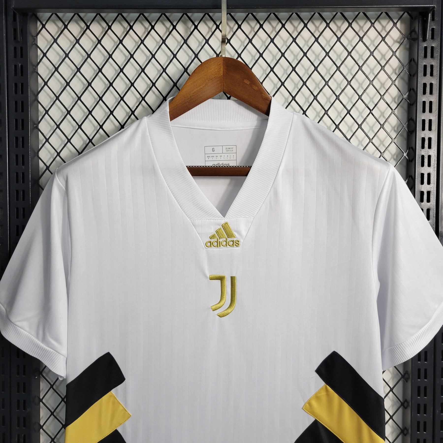 Camisa Juventus Edição Especial 2023/24 - Adidas Torcedor Masculina - Branca/Dourada