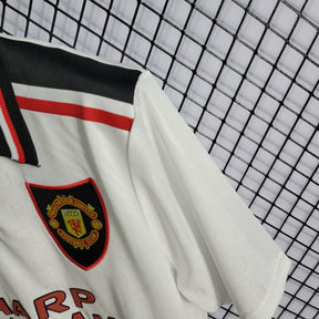 Camisa Manchester United Away 1997/99 - Umbro Retrô Masculina - Branca/Preta