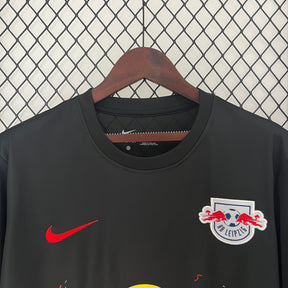 Camisa RB Leipzig Edição Especial 2024/25 - Puma Torcedor Masculina - Preta/Vermelha