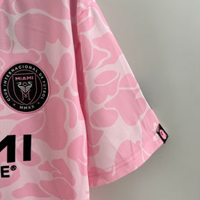 Camisa Inter Miami Edição Especial Bape 2023/24 - Bape Torcedor Masculina - Rosa/Branca