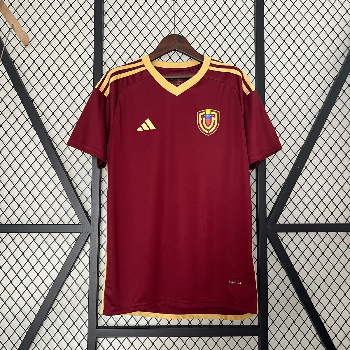 Camisa Seleção Venezuela Home 2024/25 - Adidas Torcedor Masculina - Bordo/Dourada