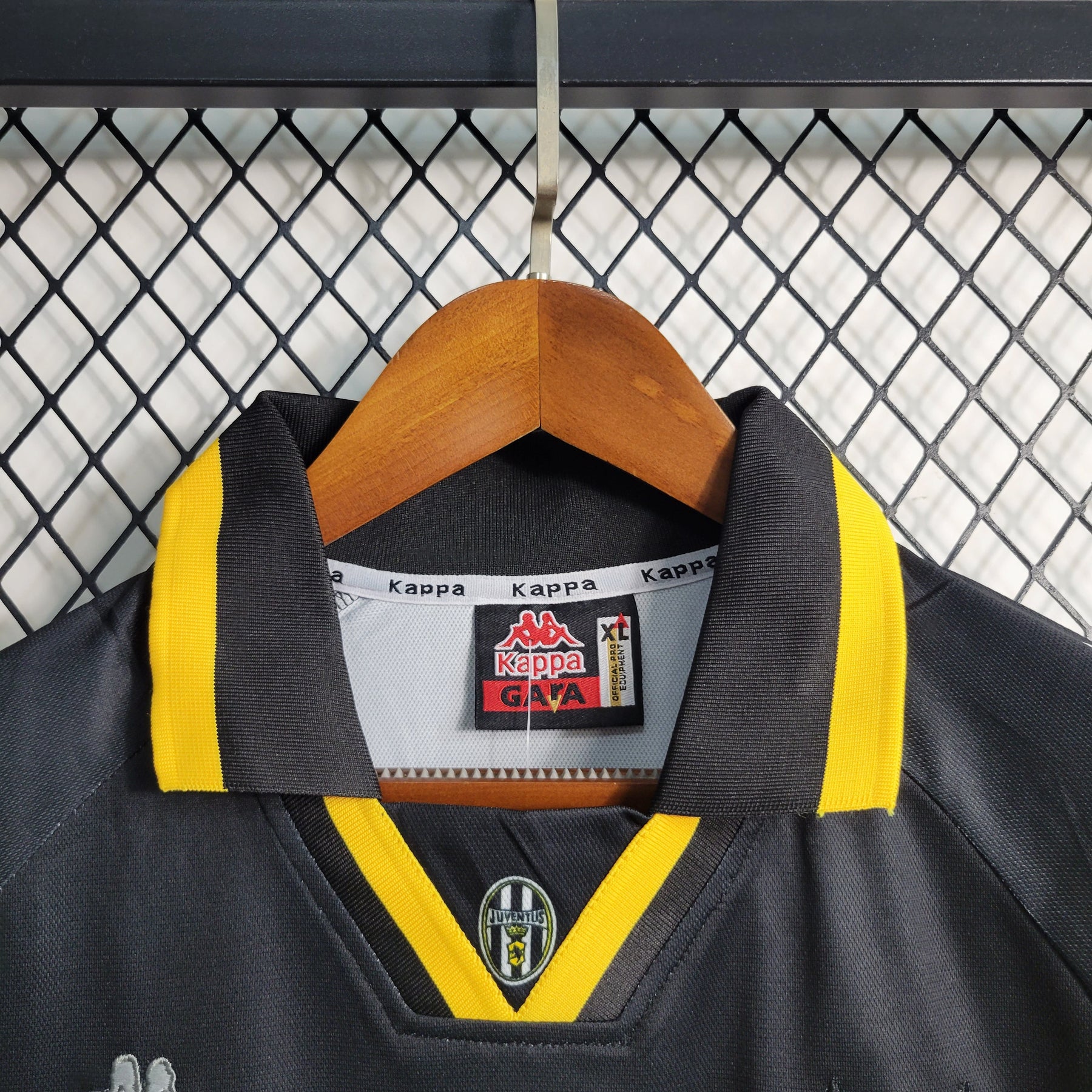 Camisa Juventus Home 1995/97 - Kappa Retrô Masculina - Preta/Amarela