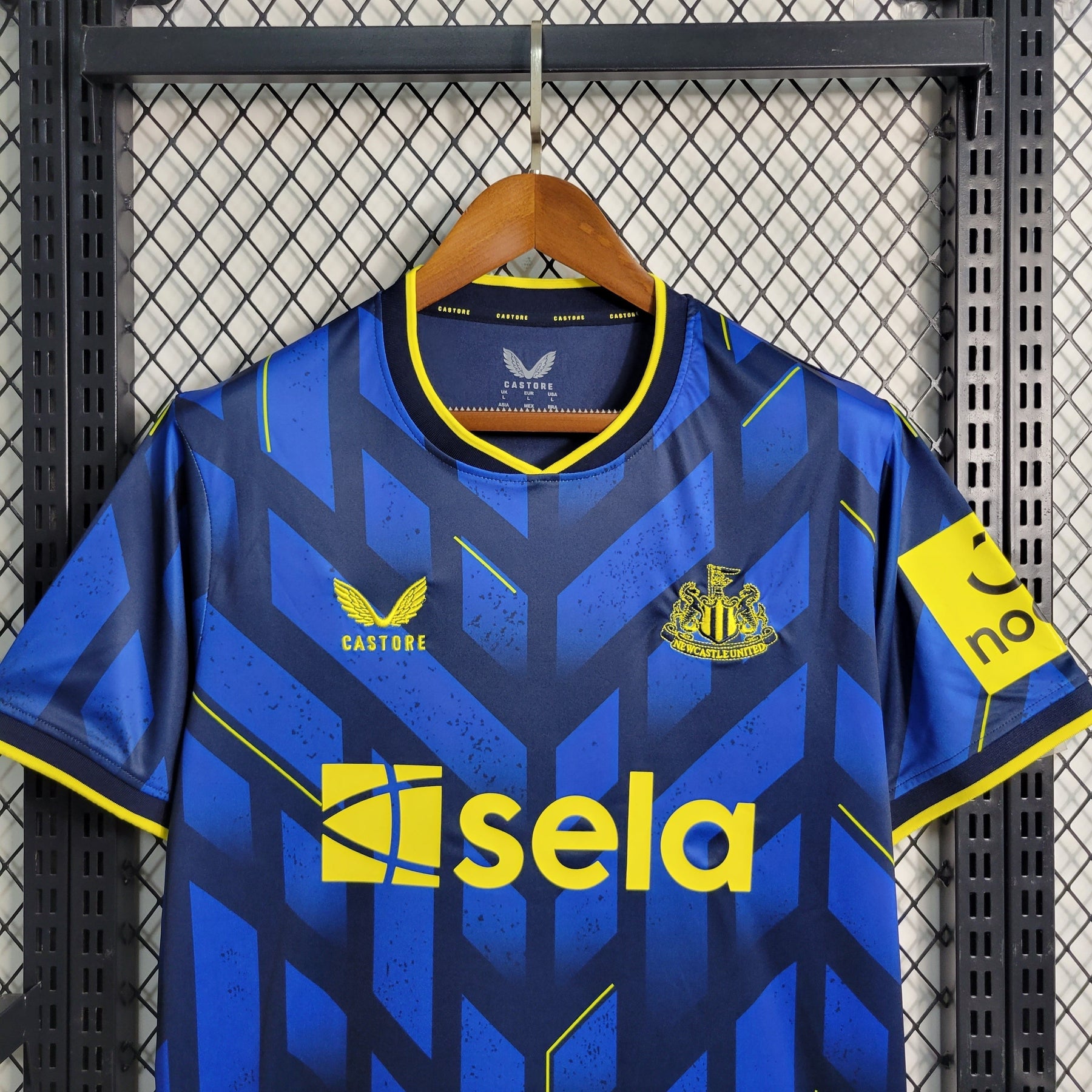 Camisa Newcastle Away 2023/24 - Castore Torcedor Masculina - Azul/Amarela