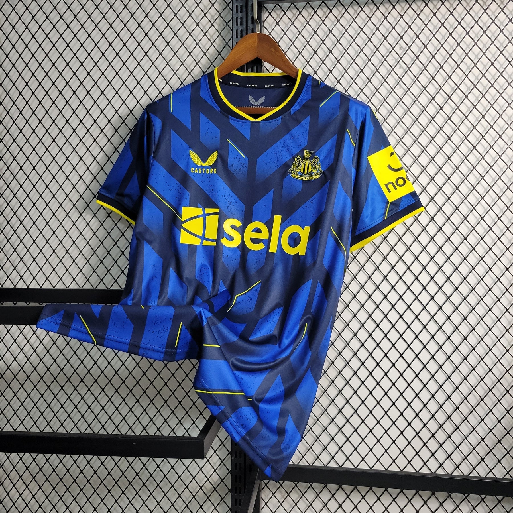 Camisa Newcastle Away 2023/24 - Castore Torcedor Masculina - Azul/Amarela