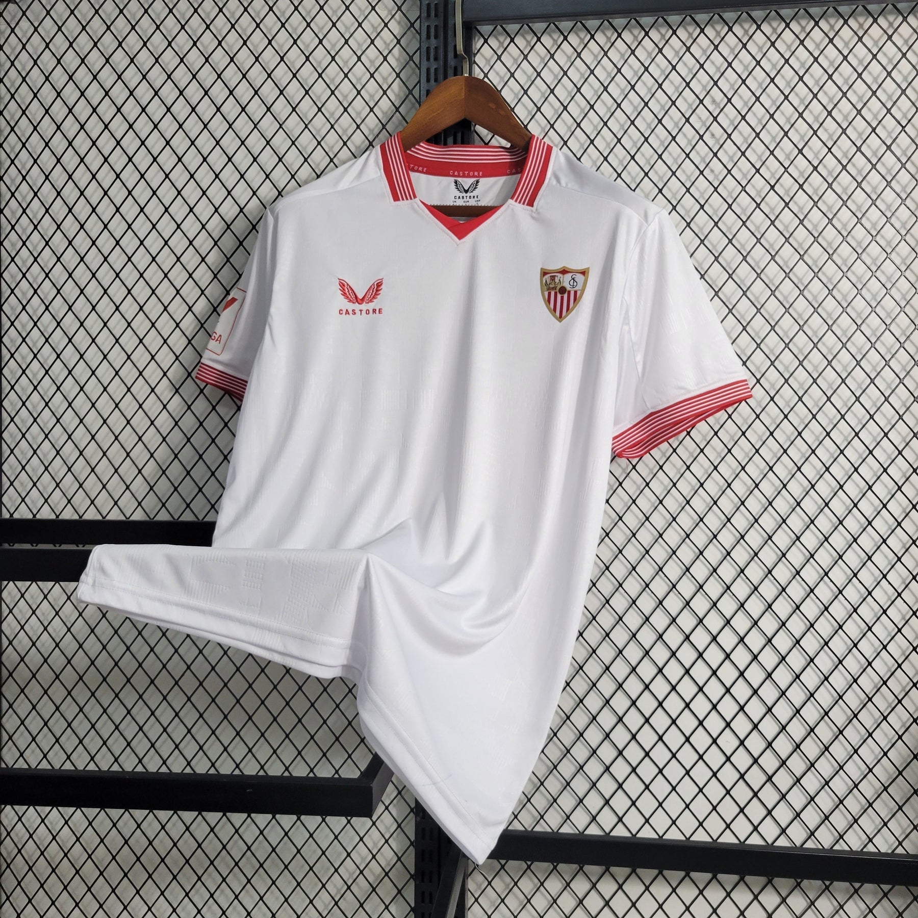 Camisa Sevilla Home 2023/24 - Castore Torcedor Masculina - Branca/Vermelha