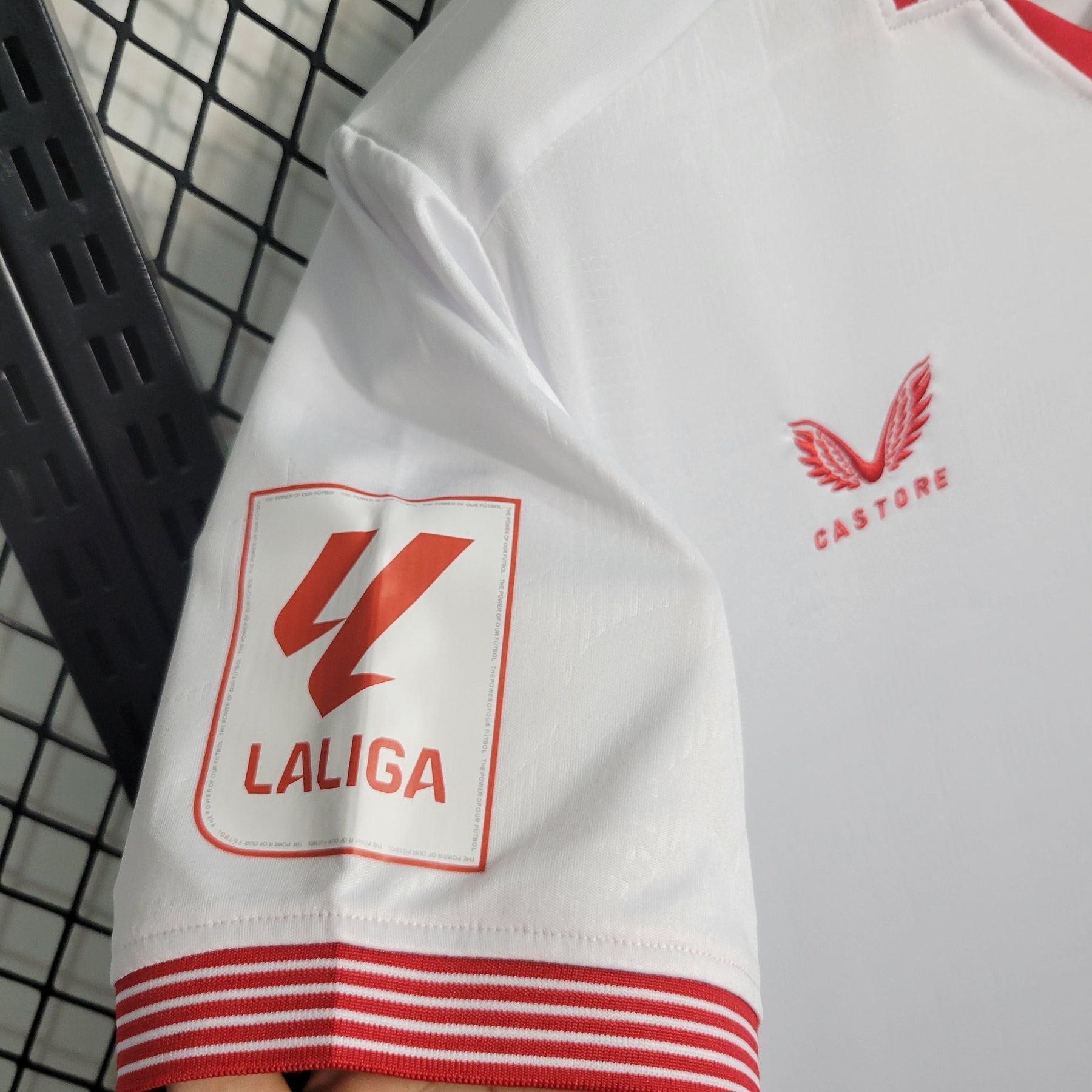 Camisa Sevilla Home 2023/24 - Castore Torcedor Masculina - Branca/Vermelha