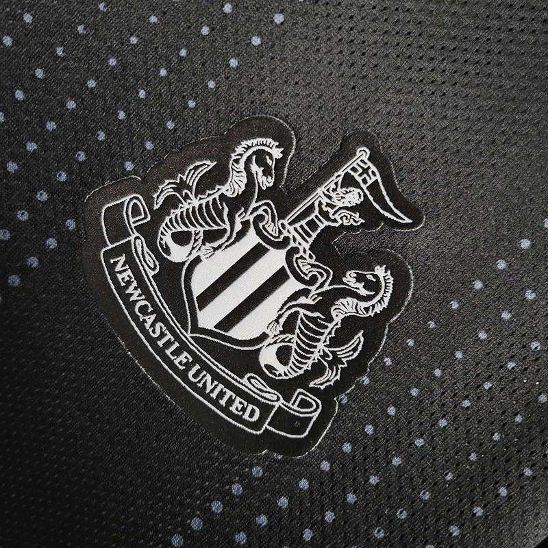 Camisa Newcastle Edição Especial 2022/23 - Castore Torcedor Masculina - Preta/Branca