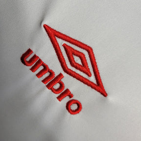 Camisa Rayo Valecano Home 2022/23 - Umbro Torcedor  Masculina - Branca/Vermelha