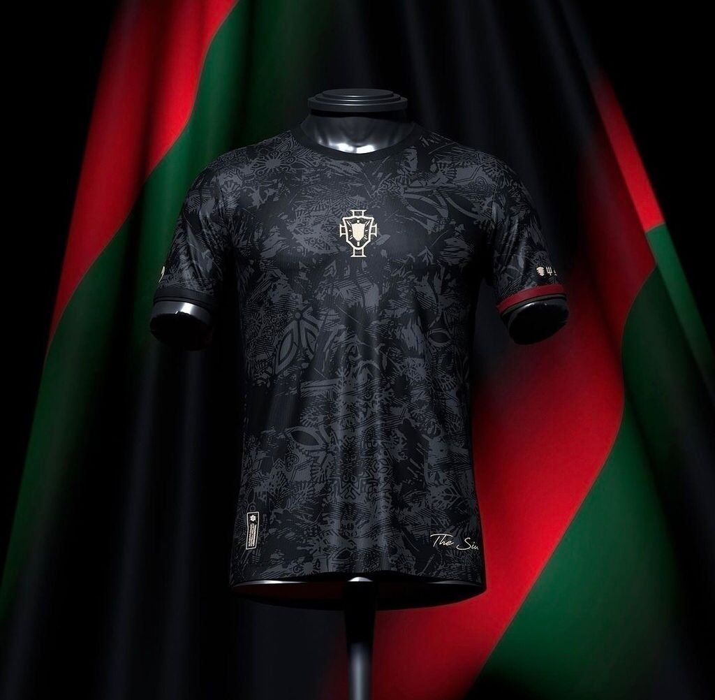 Camisa Seleção Portugal Edição Especial CR7 2023/24 - Goat Torcedor Masculina - Preta/Vermelha