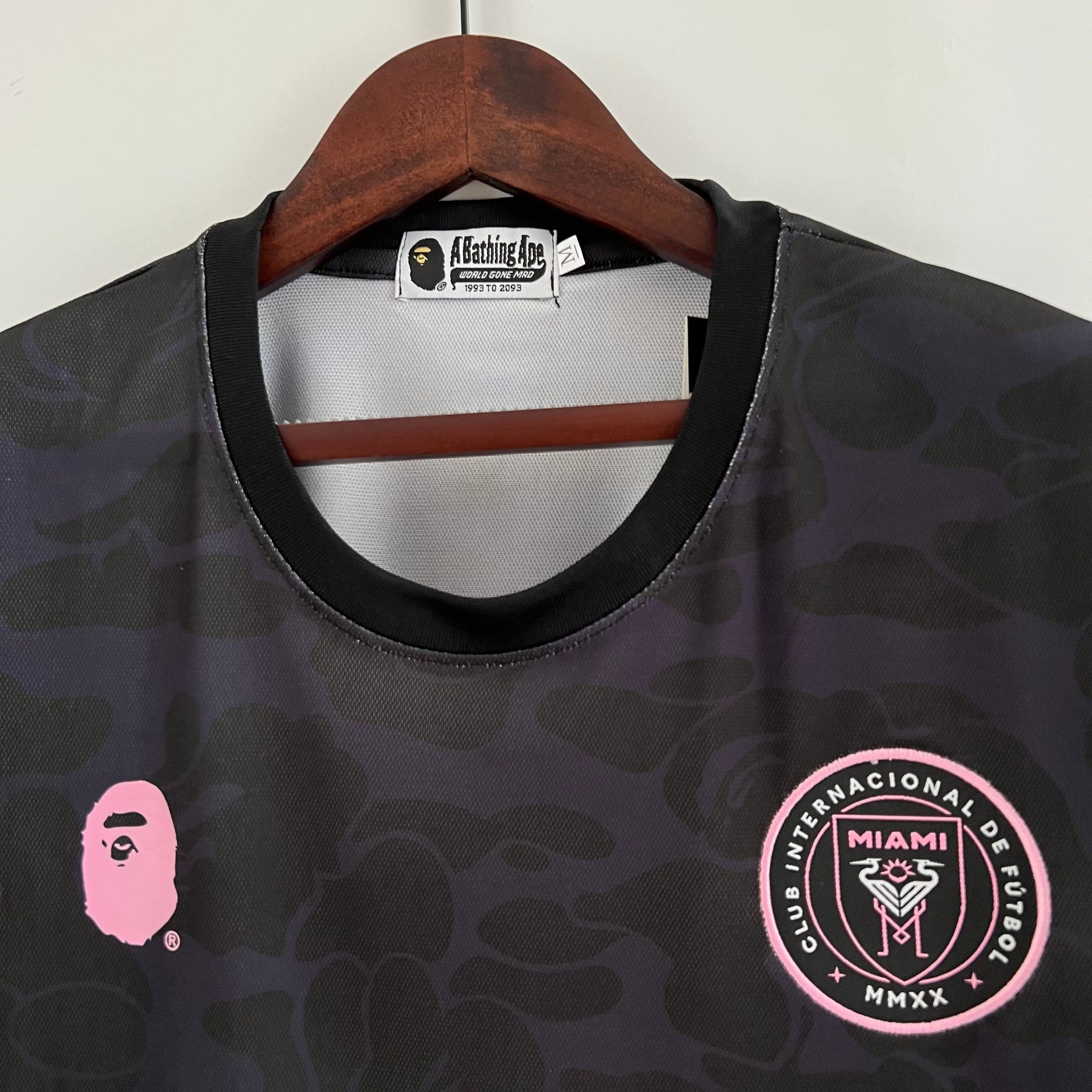 Camisa Inter Miami Edição Especial Bape 2023/24 - Bape Torcedor Masculina - Preta/Rosa