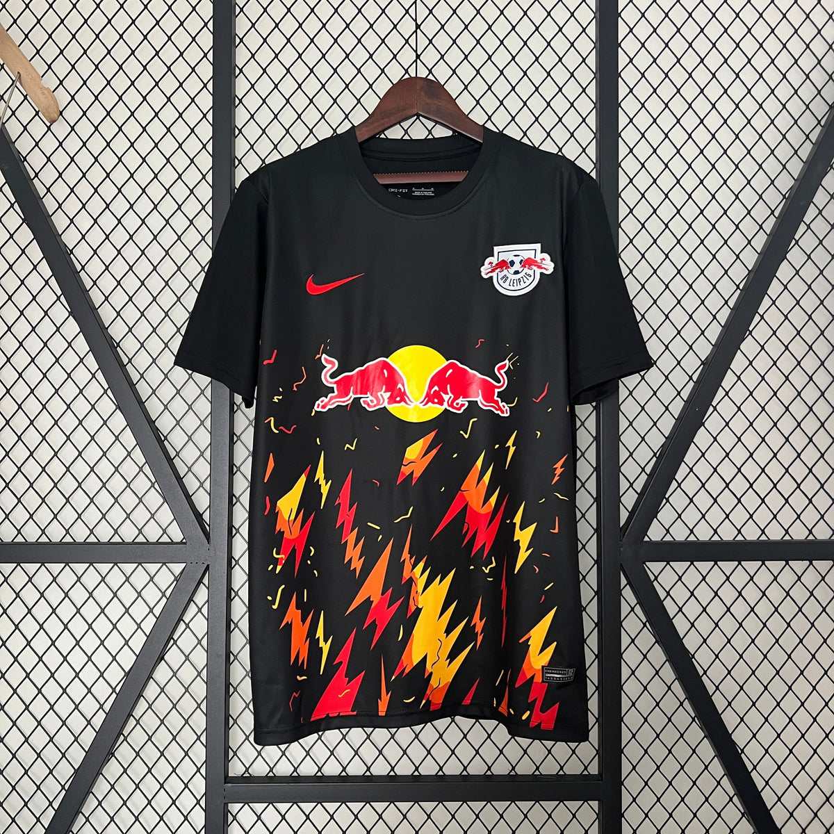 Camisa Red Bull Leipzig Edição Especial 2024/25 - Nike Torcedor Masculina - Preta/Vermelha