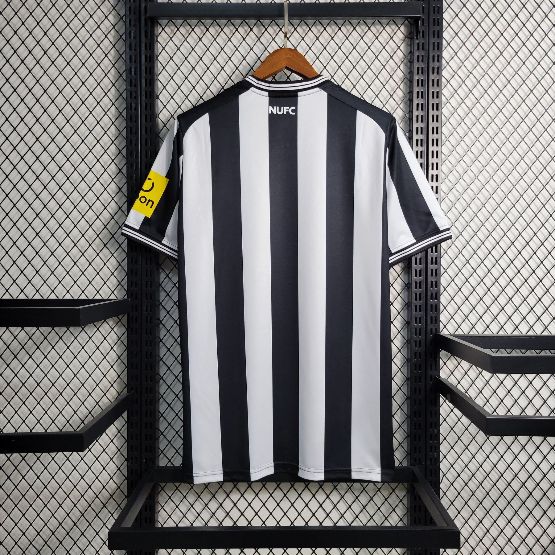 Camisa NewCastle Home 2023/24 - Castore Torcedor Masculina - Preta/Branca