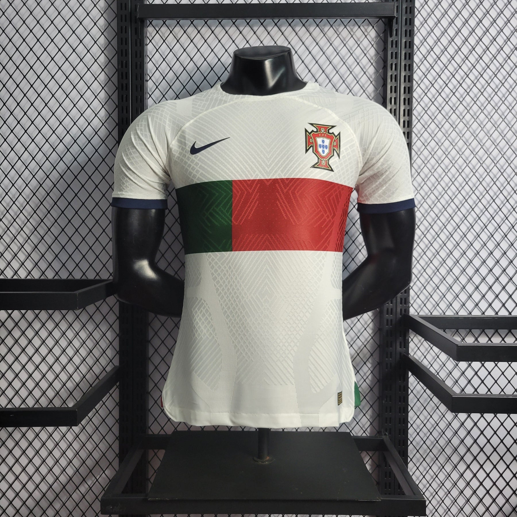 Camisa Seleção Portugal Away 2022/23 - Nike Jogador Masculina - Branca/Vermelha/Verde