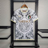 Camisa Seleção Itália Edição Versace 2023/24 - Puma Torcedor Masculina - Branca/Preta