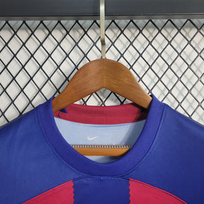 Kit Infantil Barcelona Home 2023/24 - Nike Torcedor - Azul/Vermelha