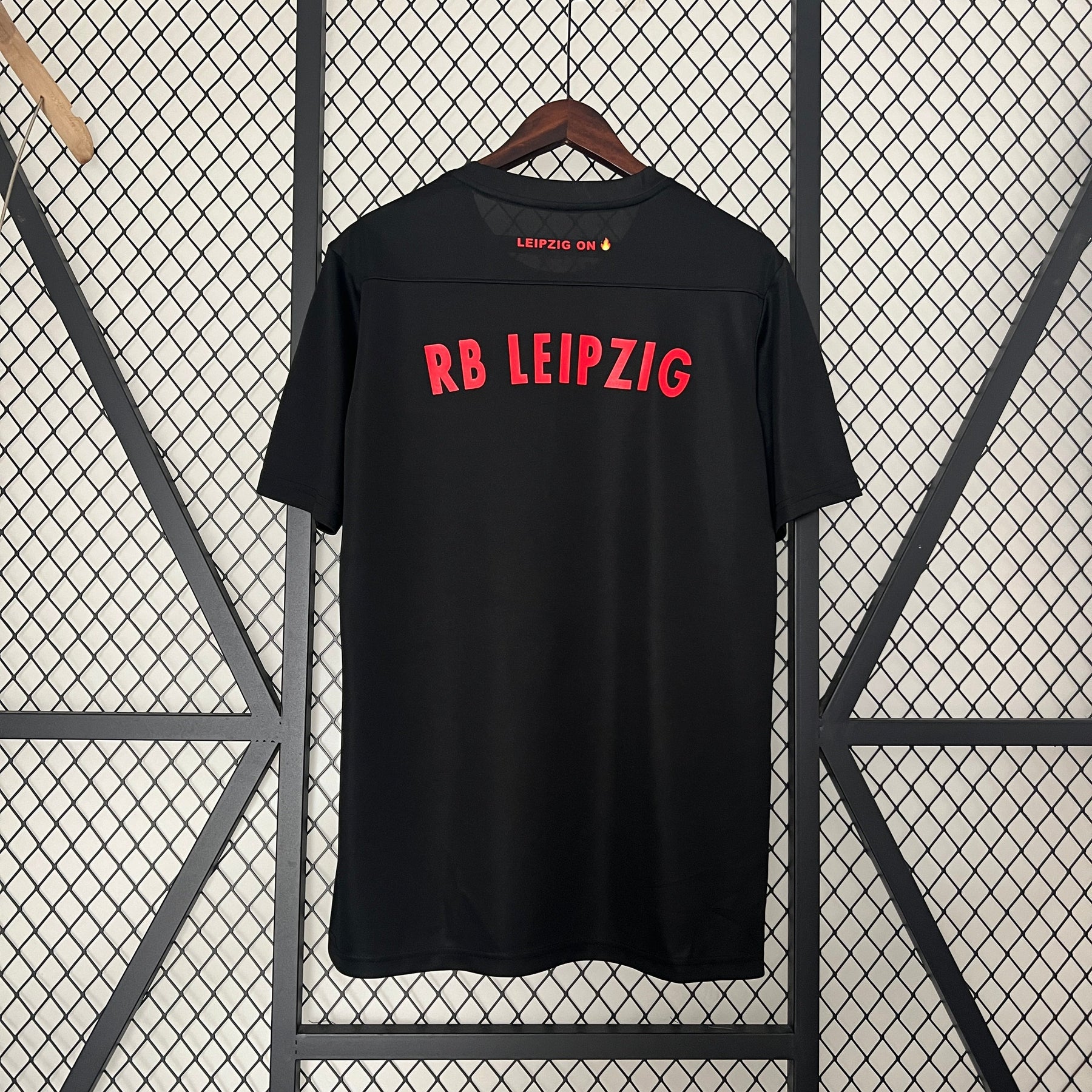 Camisa RB Leipzig Edição Especial 2024/25 - Puma Torcedor Masculina - Preta/Vermelha