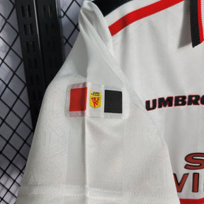 Camisa Manchester United Away 1997/99 - Umbro Retrô Masculina - Branca/Preta