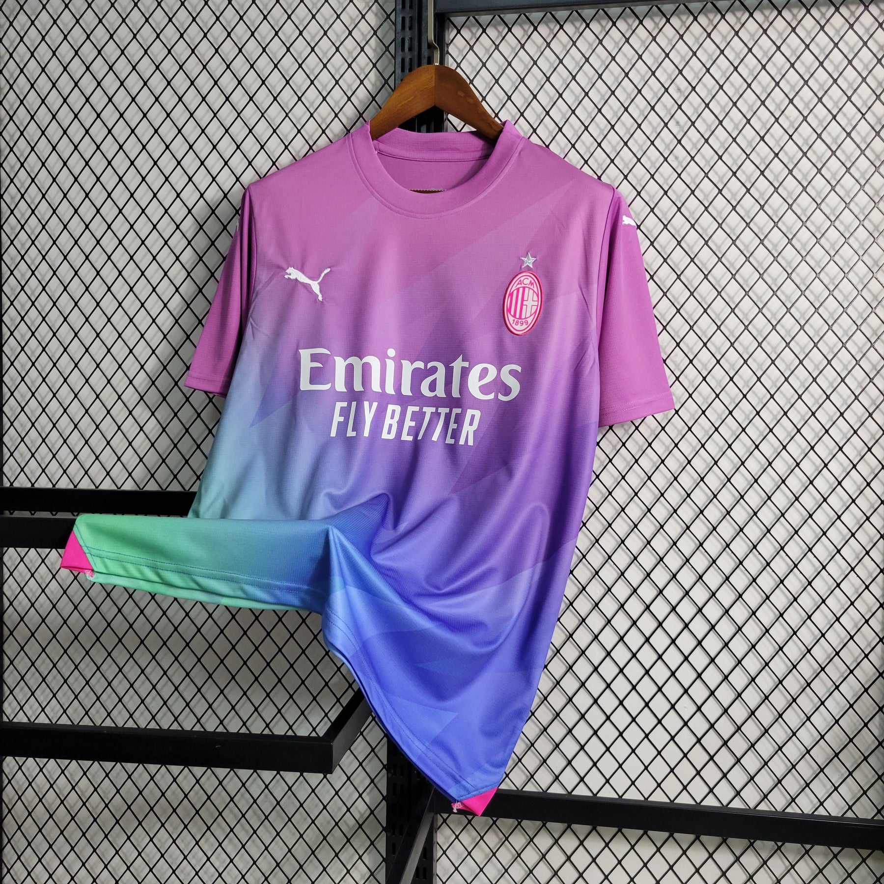 Camisa Milan 2023/24 - Puma Torcedor Masculina - Rosa/Verde