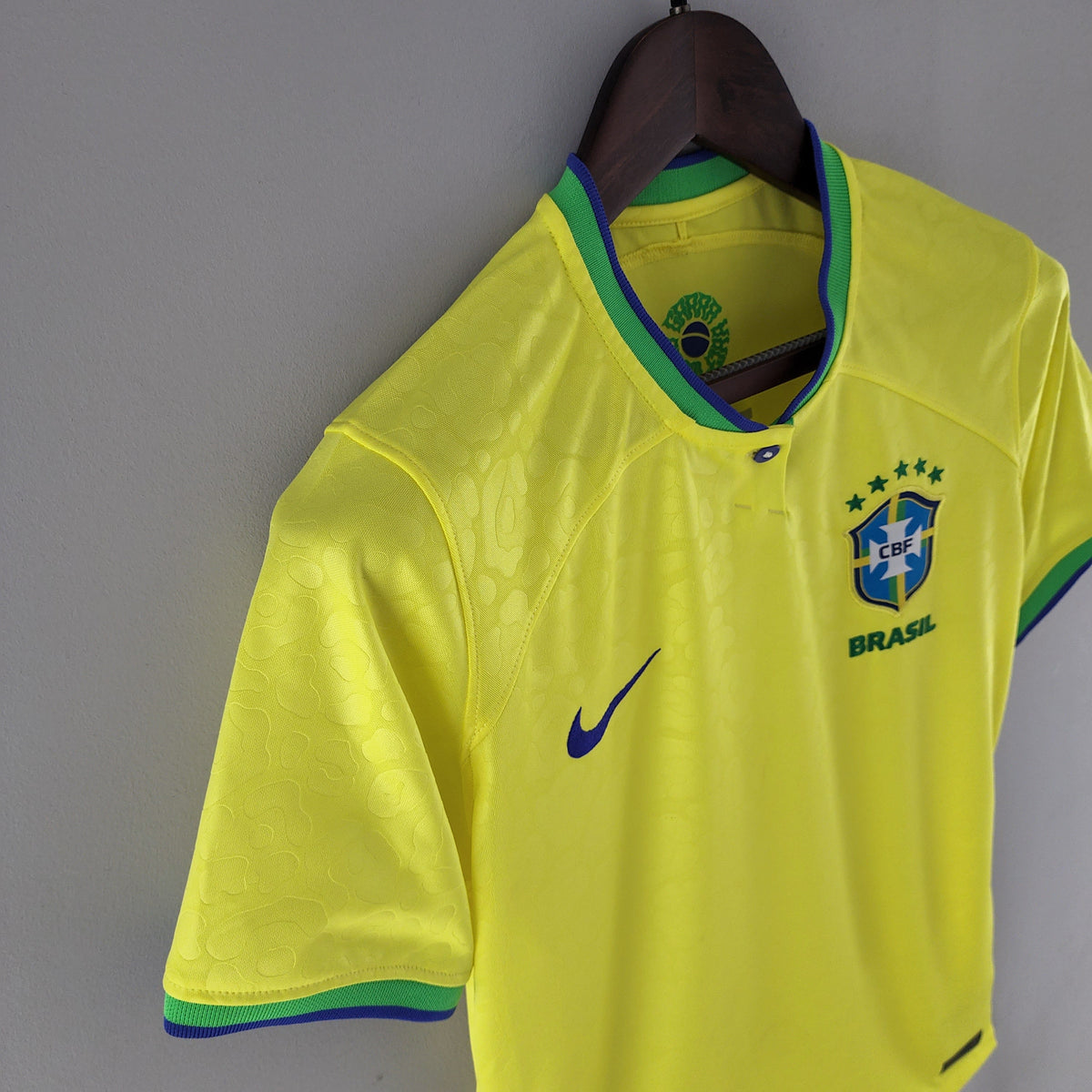 Camisa Seleção Brasil Home 2022 - Nike Torcedor Feminina - Amarela/Verde