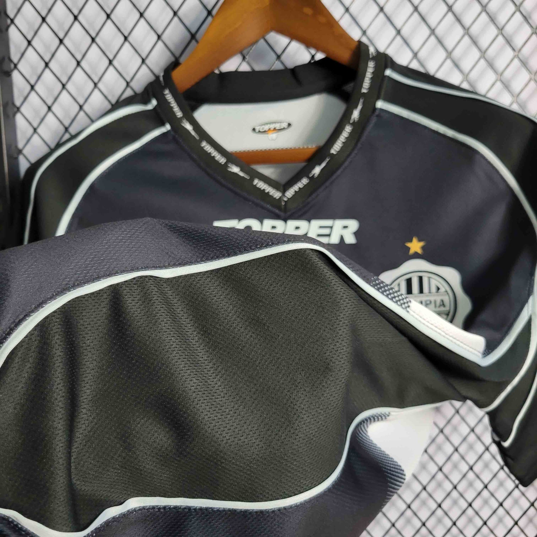 Camisa Olympia Away 2002/03 - Topper Retrô Masculina - Preta/Branca