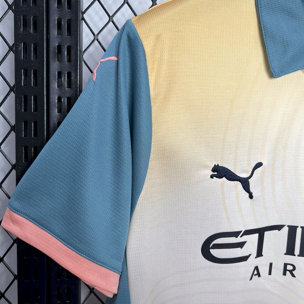 Camisa Manchester City Edição Especial 2024/25 - Puma Torcedor Masculina - Bege/Azul