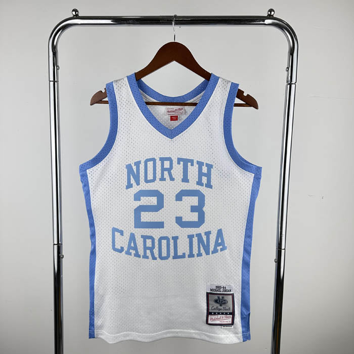 Regata Carolina do Norte Retrô Mitchell & Ness 1983/1984 Michael Jordan Branca