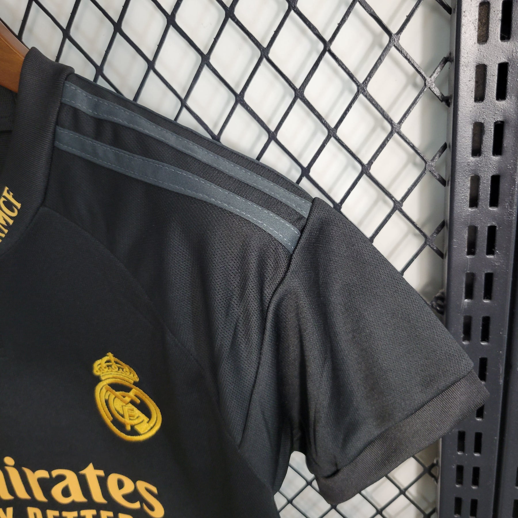 Kit Infantil Real Madrid Third 2023/24 - Adidas Torcedor - Preta/Dourada