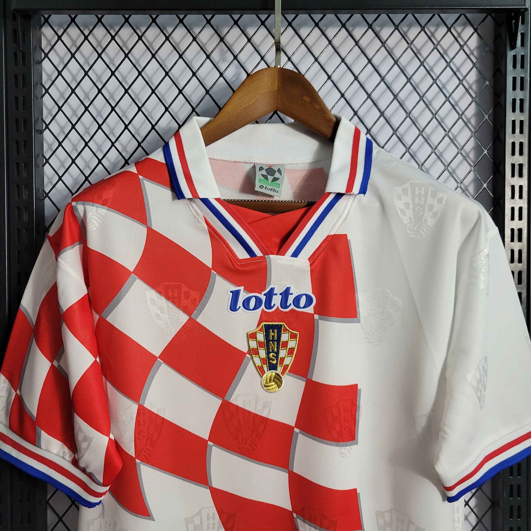 Camisa Seleção Croácia 1998 Home - Lotto Retrô Masculina - Branca/Vermelha