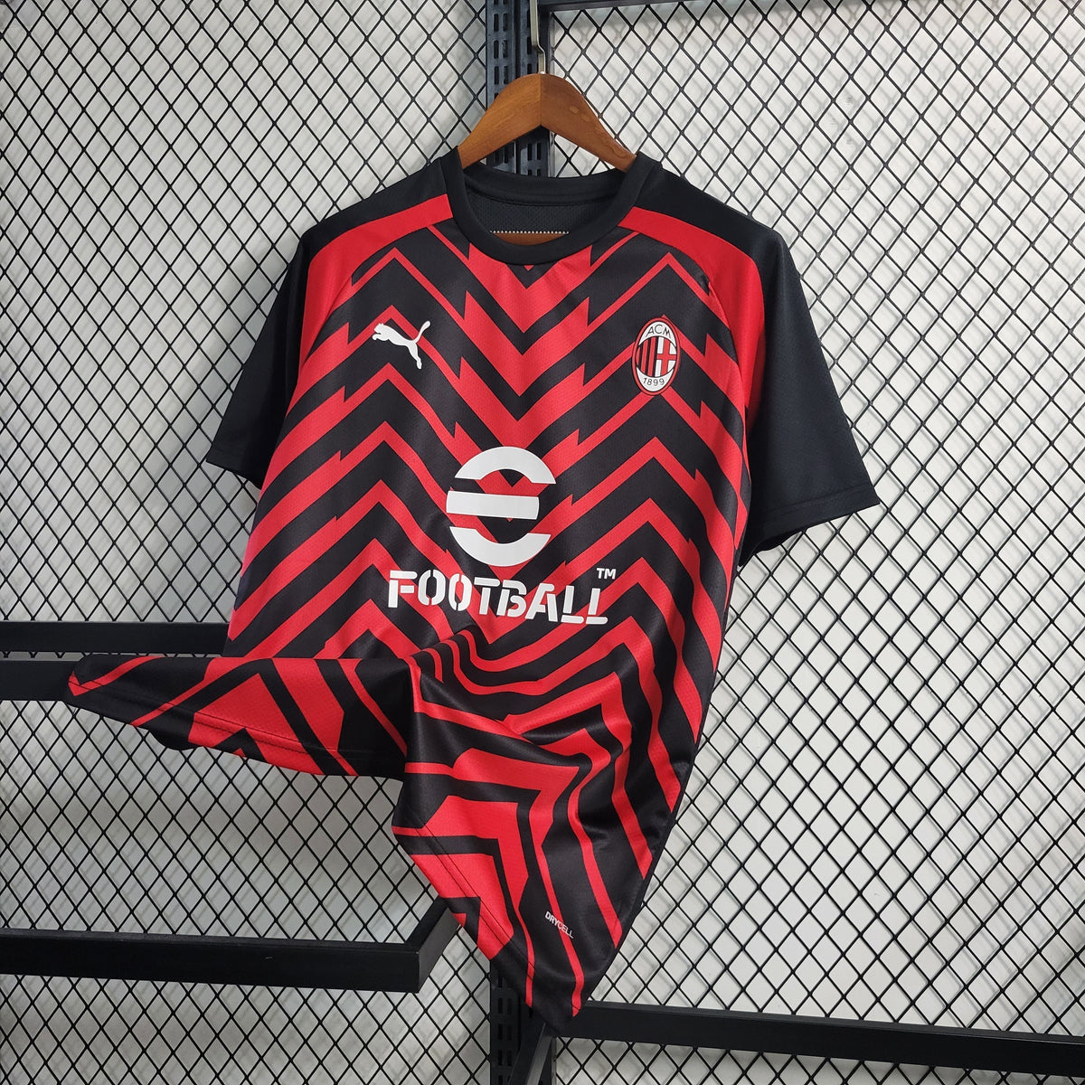 Camisa Milan Treino 2023/24 - Puma Torcedor Masculina - Preta/Vermelha