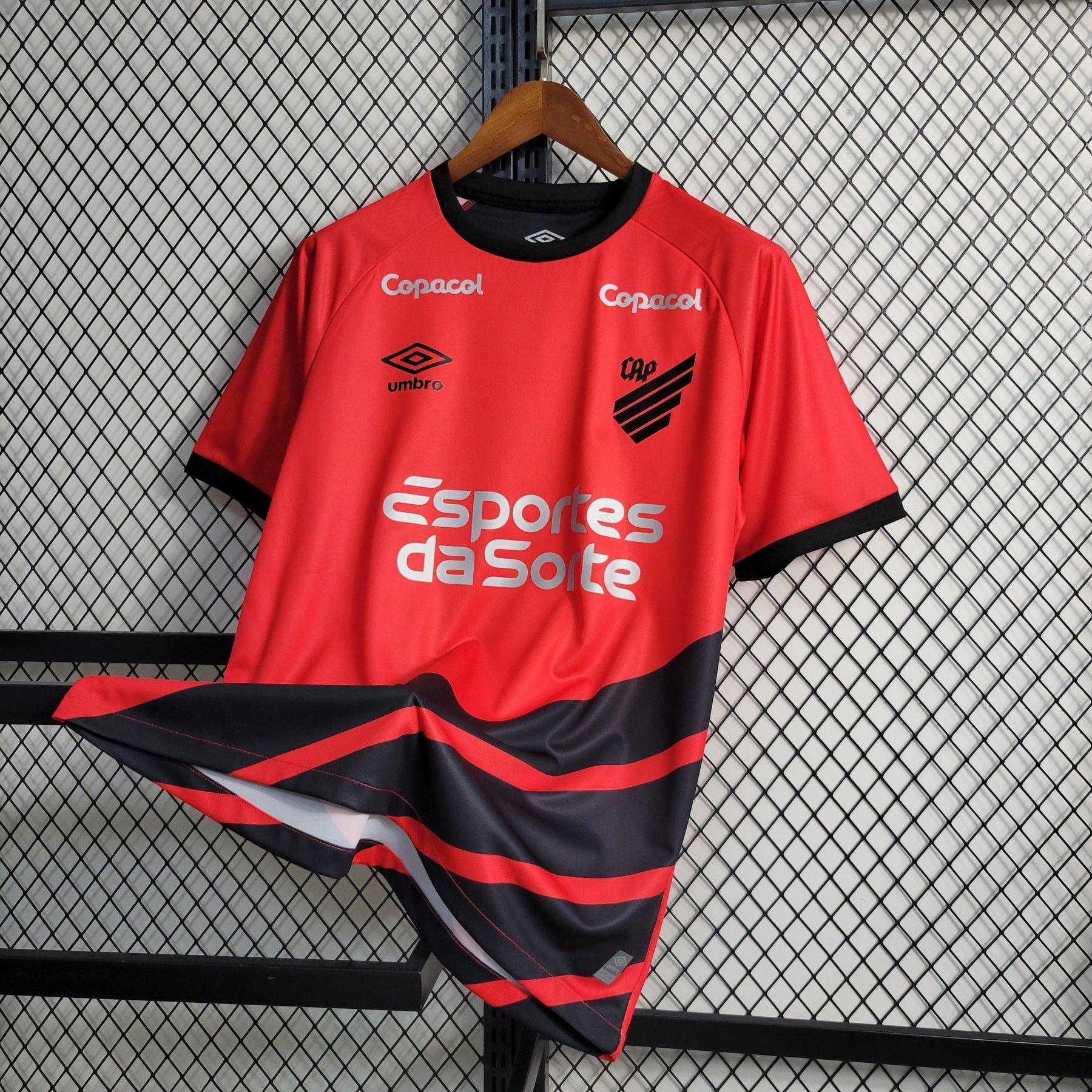 Camisa Athletico Paranaense Home 2023/24 - Umbro Torcedor Masculina - Vermelha/Preta