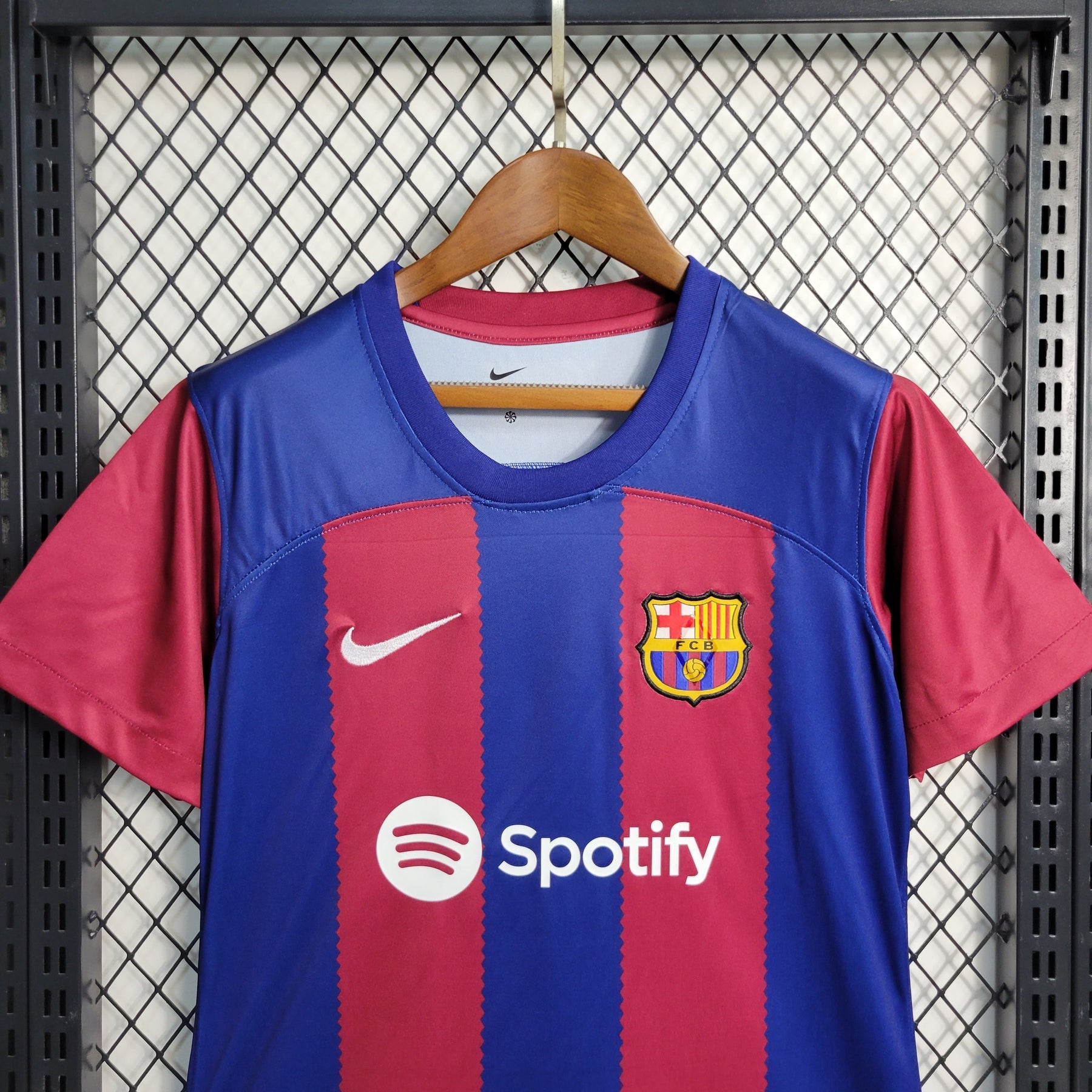 Camisa Barcelona Home 2023/24 - Nike Torcedor Feminina - Vermelha/Azul