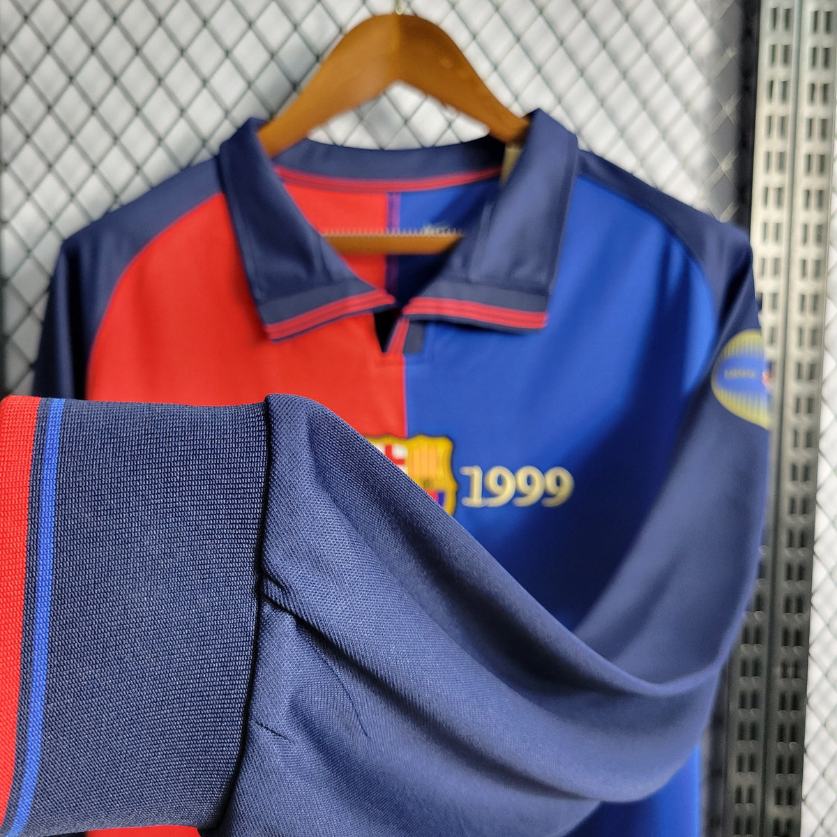 Camisa Barcelona Manga Longa Edição 100 Anos - Nike Retrô Masculina - Vermelha/Azul