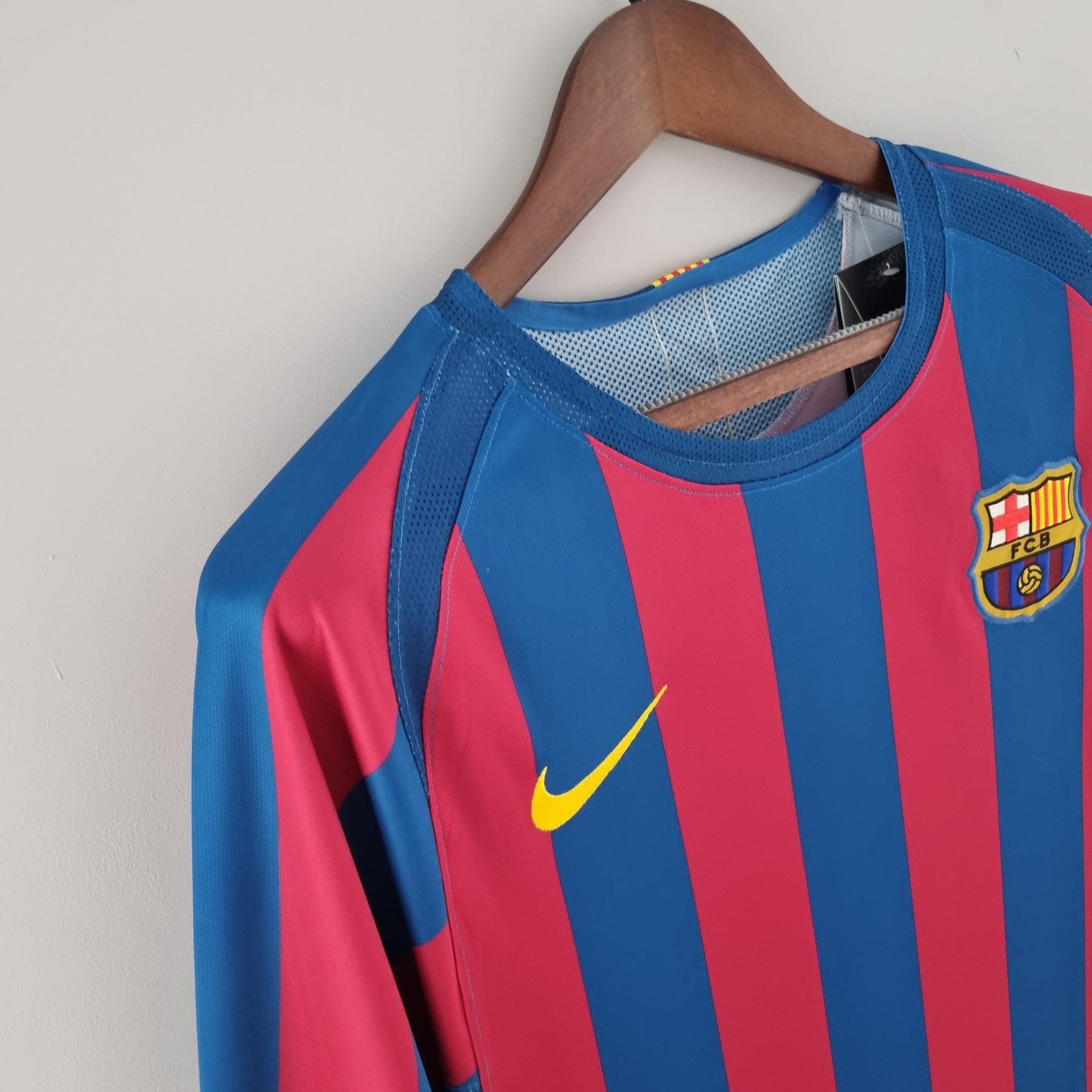 Camisa Manga Longa Barcelona Home 2005/06 - Nike Retrô Masculina - Vermelha/Azul