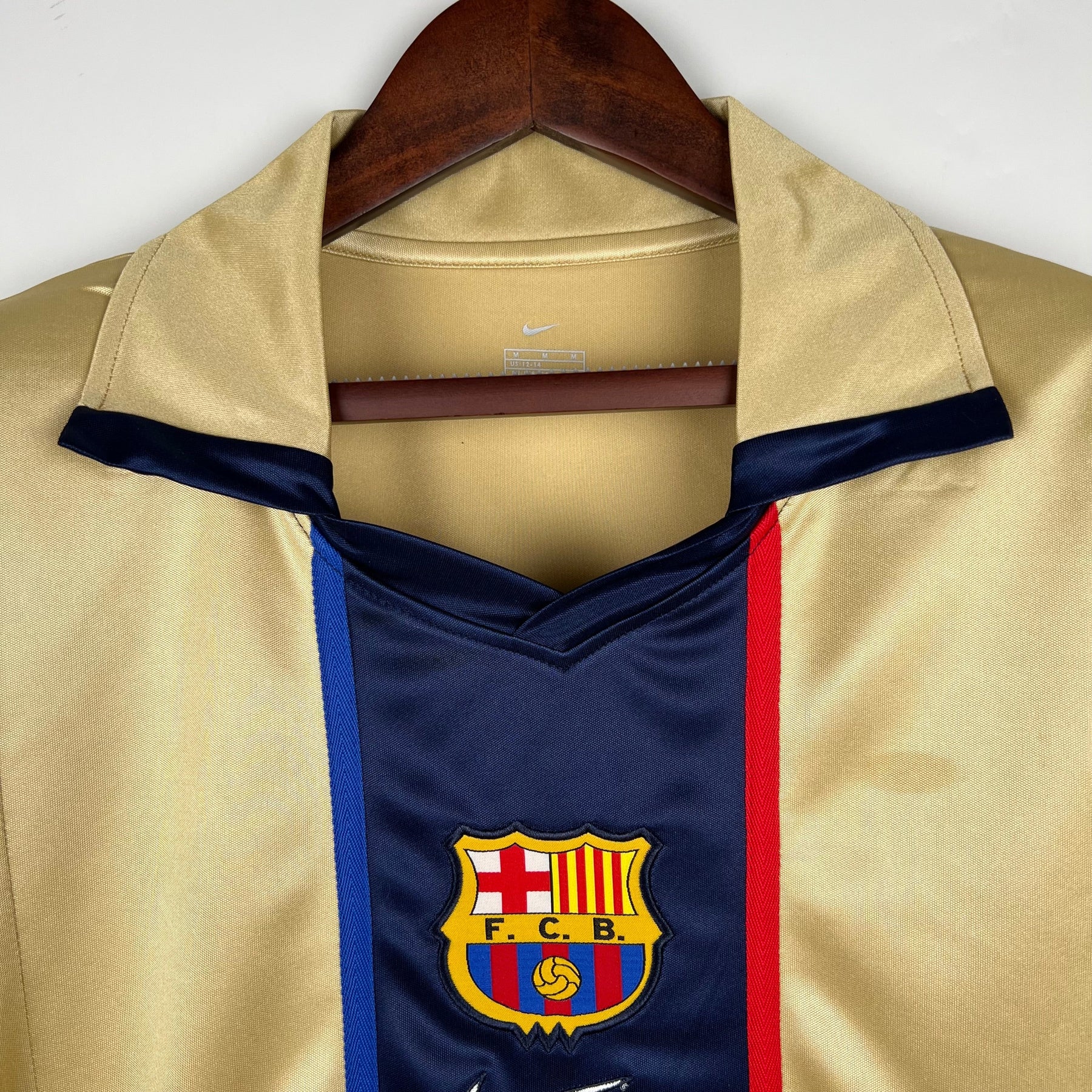 Camisa Barcelona Away 2002 - Nike Retrô Masculina - Dourada/Azul