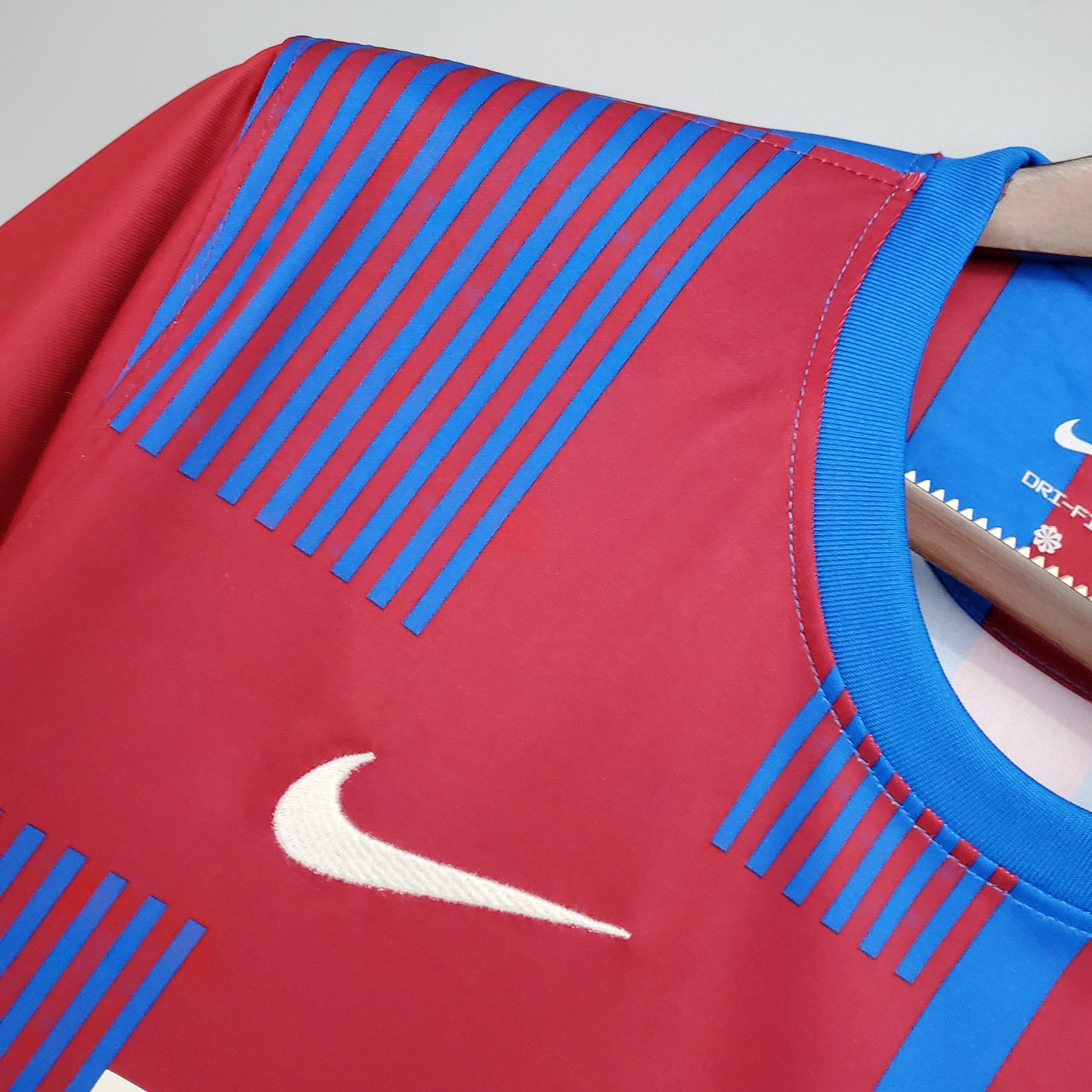 Camisa Barcelona Home 2021/22 - Nike Torcedor Masculina - Vermelha/Azul