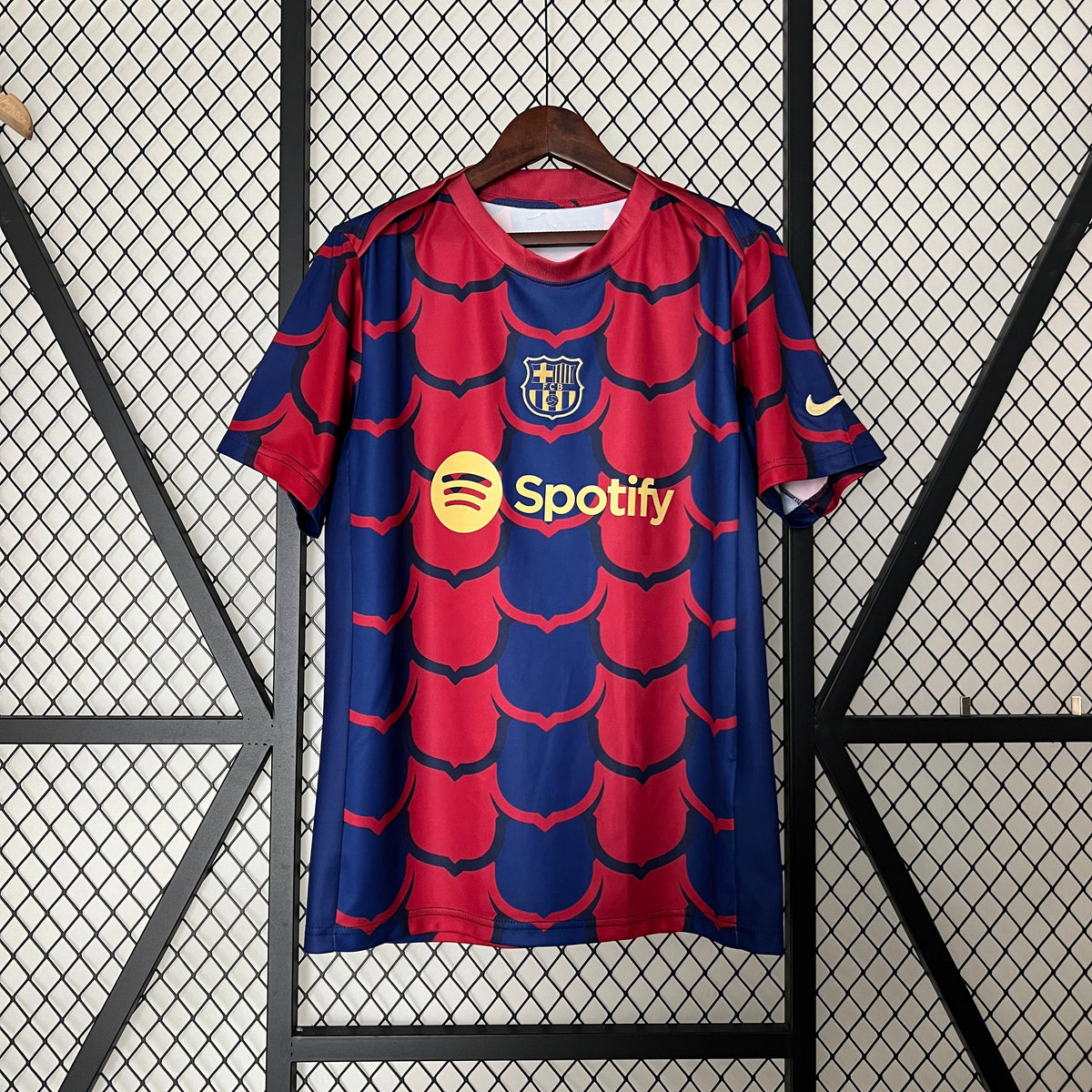 Camisa Barcelona Treino 2024/25 - Nike Torcedor Masculina - Vermelha/Azul