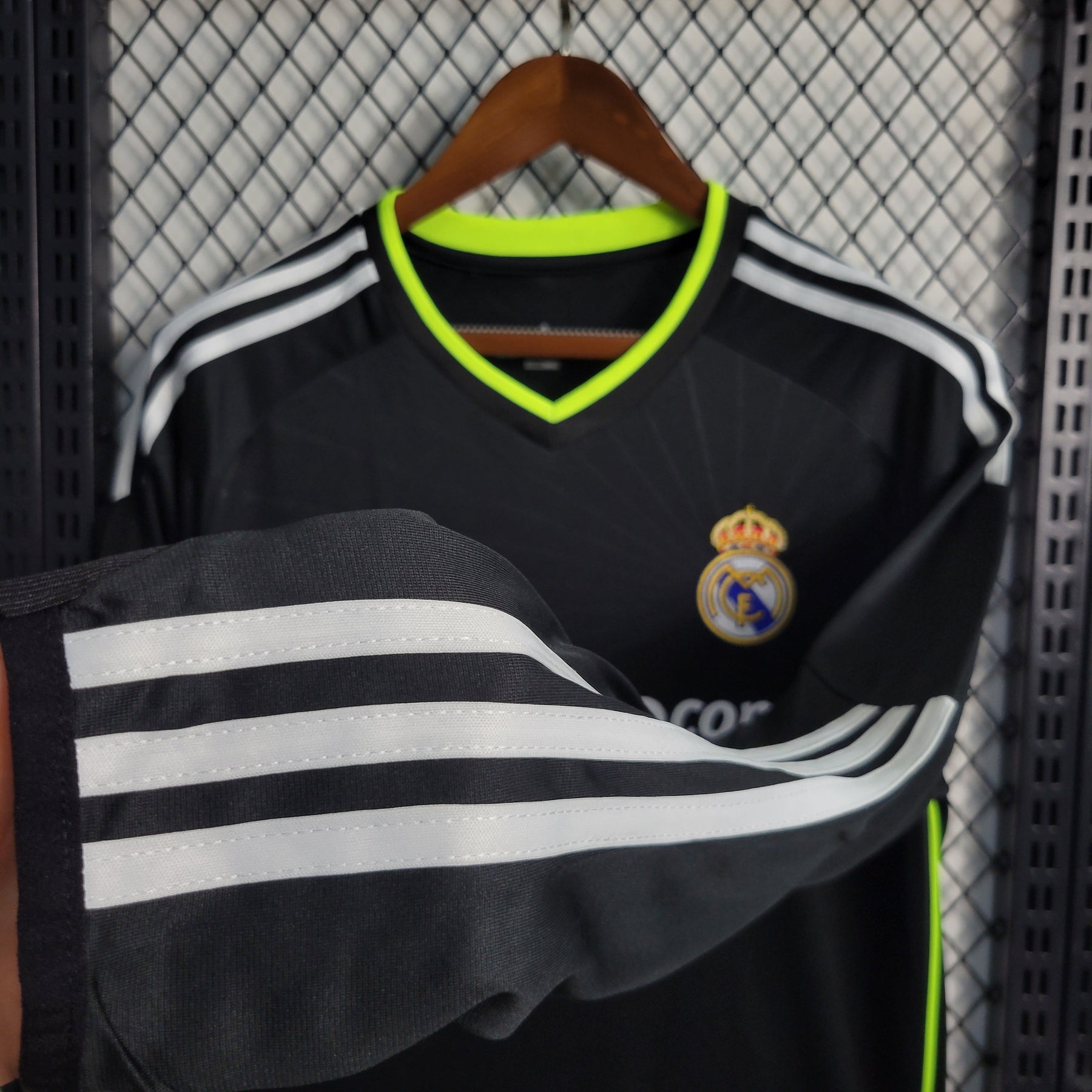 Camisa Manga Longa Real Madrid Away 2010/11 - Adidas Retrô Masculina - Preta/Verde