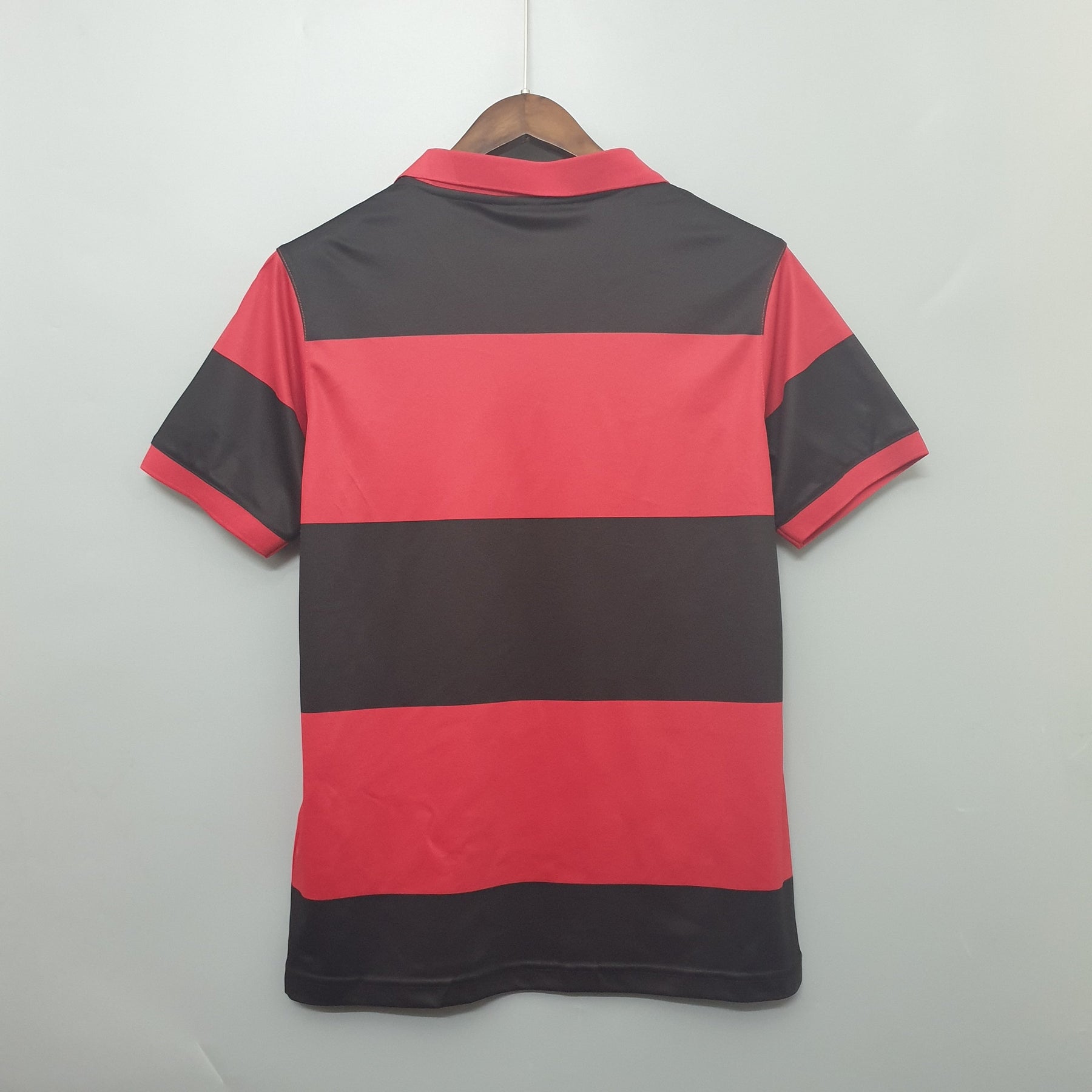 Camisa Flamengo Home 1982 - Umbro Retrô Masculina - Vermelha/Preta