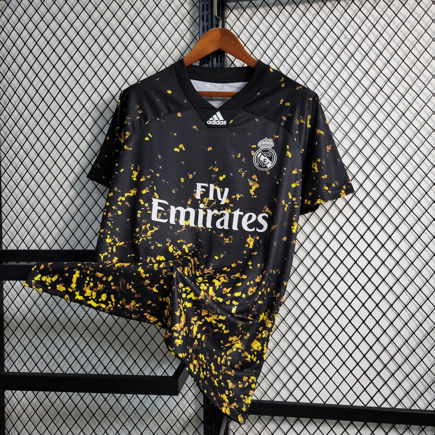 Camisa Real Madrid  Edição Especial 2021/22 - Adidas Torcedor Masculina - Preta/Dourada